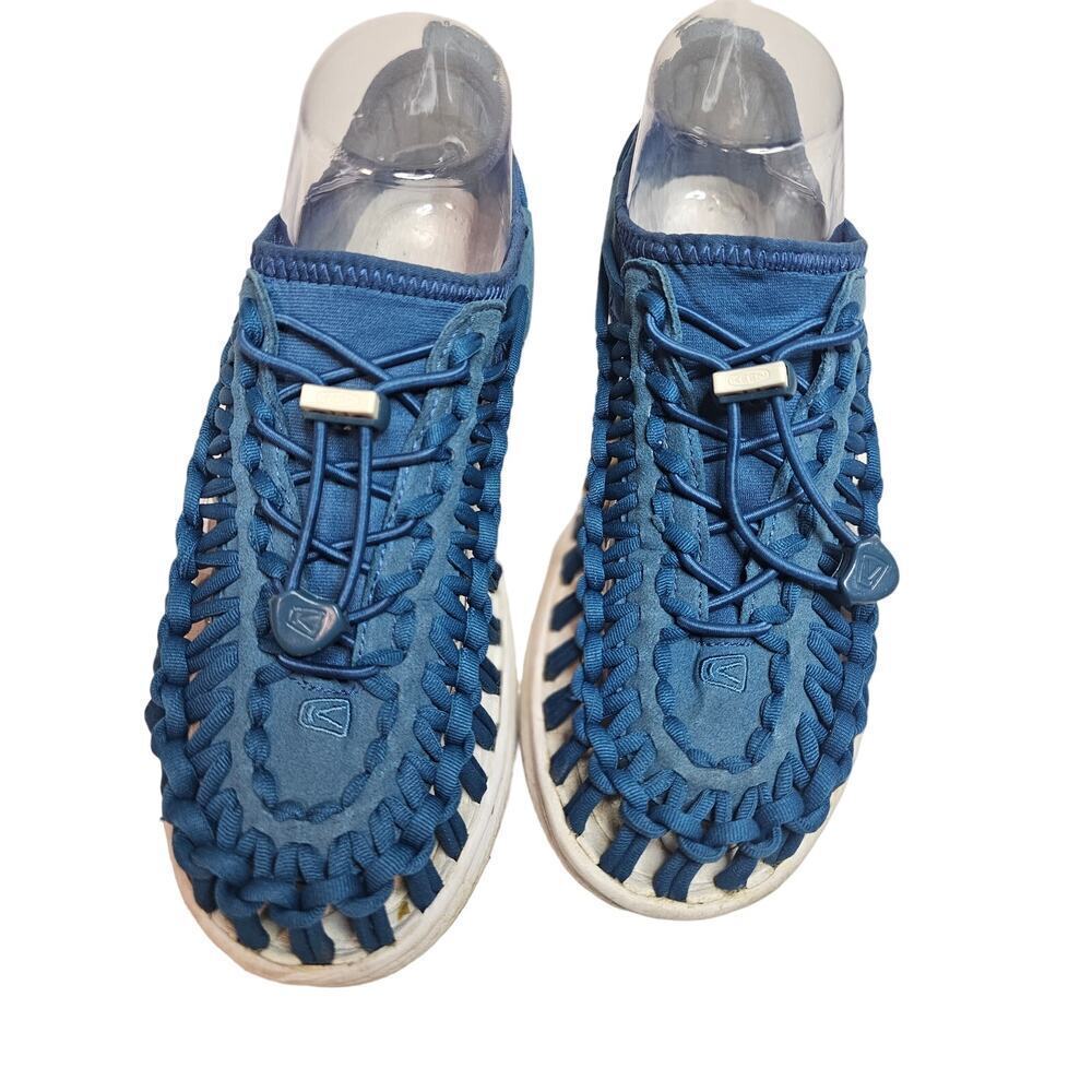Keen Blue crossed elastic Sz7.5 hiking sandles. Outdoors. Hiking. Camping. Fun.